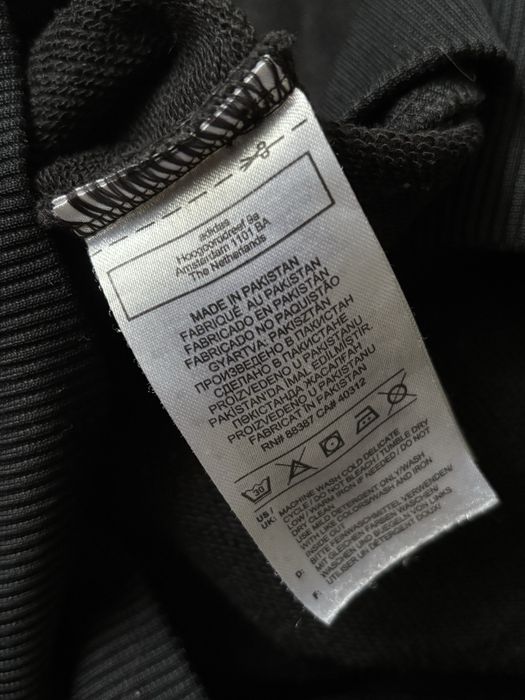 Футуристичне худі від Adidas