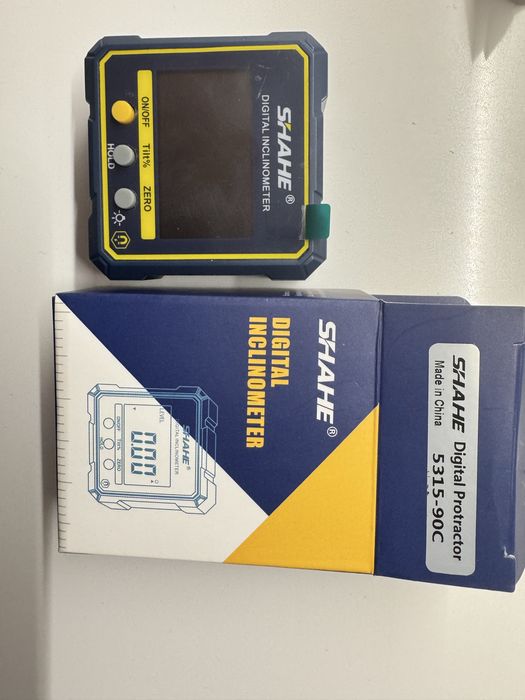 Рівень цифровий з дисплеєєм нівелір