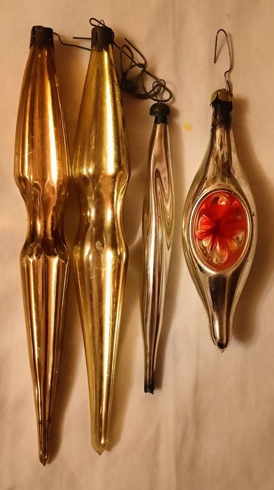 Ялинкові прикраси.