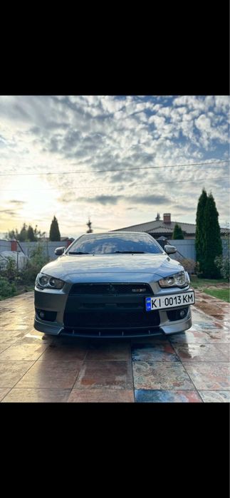 В продажу Mitsubishi Lancer X 2015 року.
2.0 газ-бензин на механіці.
Авто технічно в чудовому стані. все зроблено.
Авто в рідній фарбі є незначні пошкодження. 
Пробігу:102200
Два комплекта резини