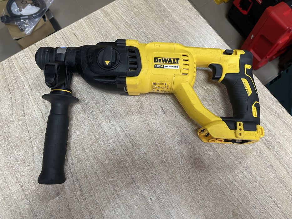 Dewalt DCH133 / безщітковий перфоратор Девольт