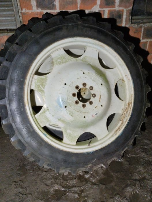 Koła wąskie 270/80r32 300/95r42 New Holland 150cm T5060 90 TL100 T5050