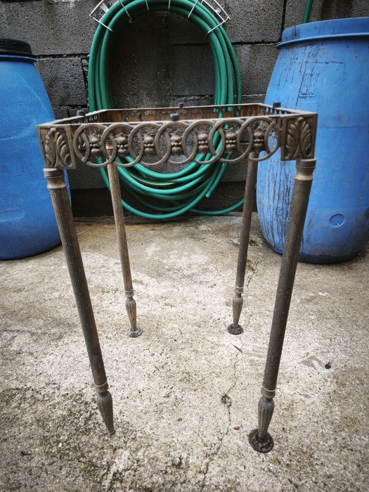 Mesa de centro em latão