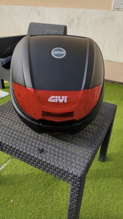 Mala moto givi em perfeita condição + suporte