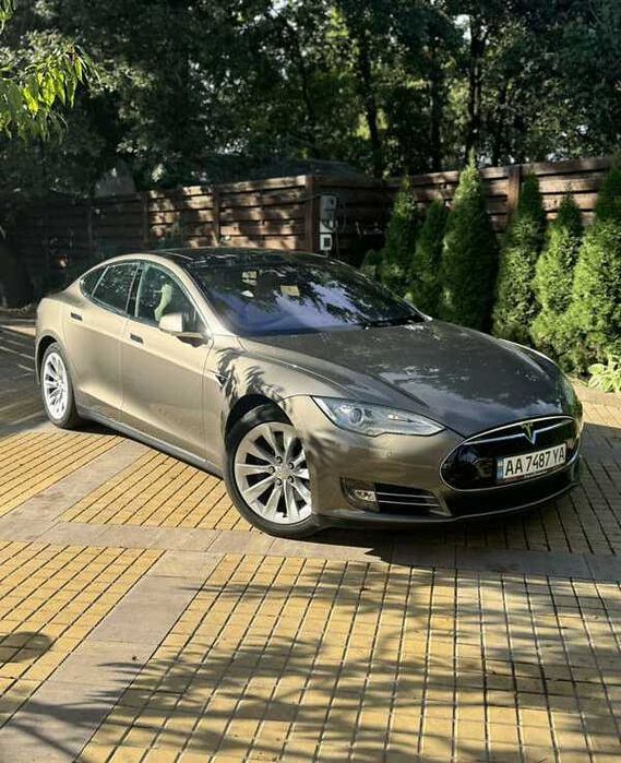 tesla model s