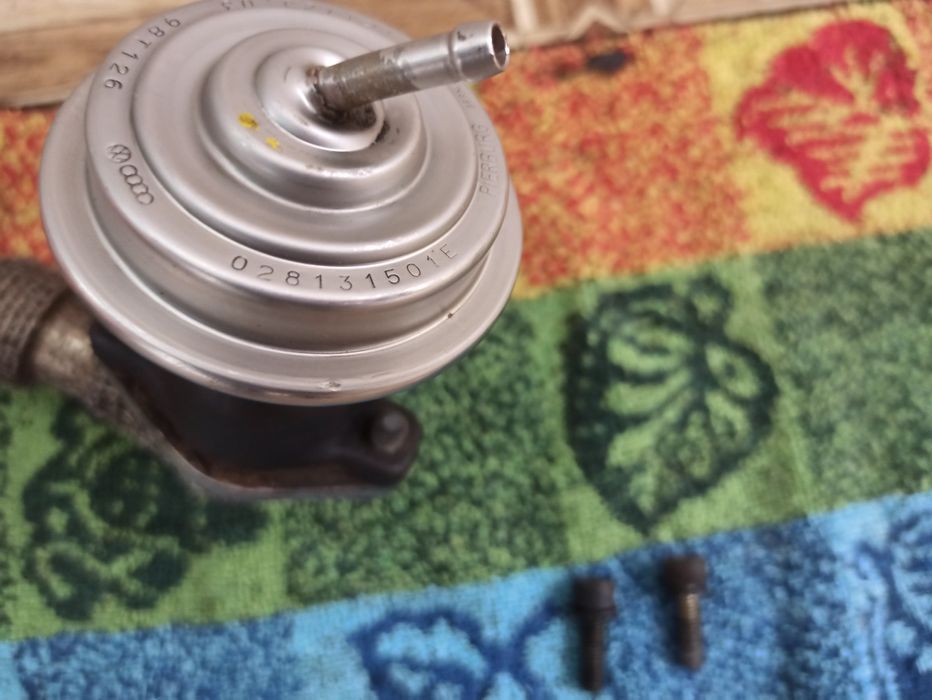 Клапан рециркуляции + трубка VW Passat