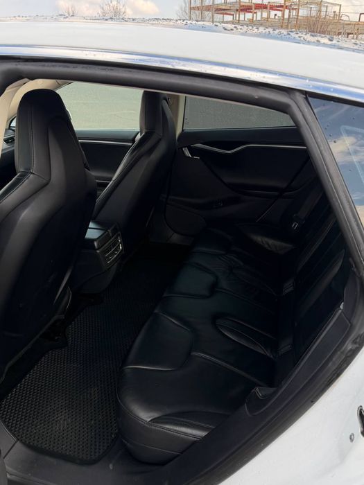 Tesla model S 2013 60Кв