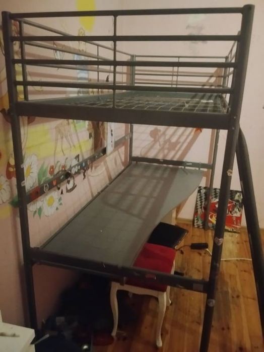 Ikea Svarta łóżko piętrowe z biurkiem