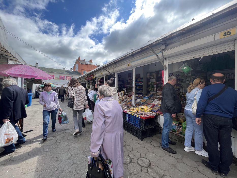 Продаж готового бізнесу два спарені кіоски на ринку