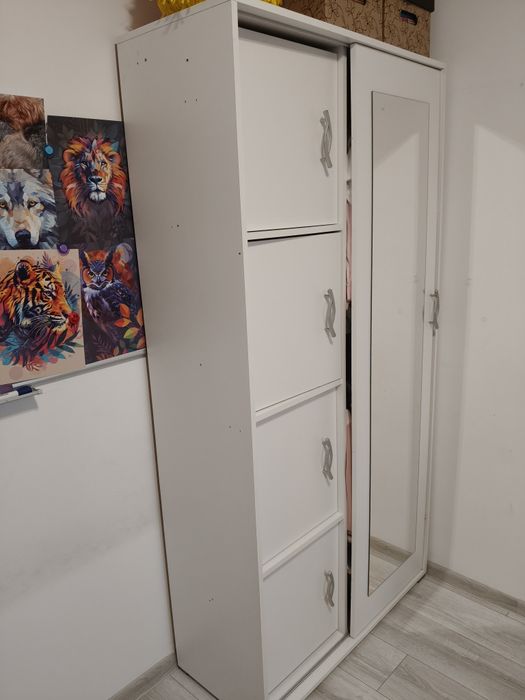 Szafa biała z lustrem