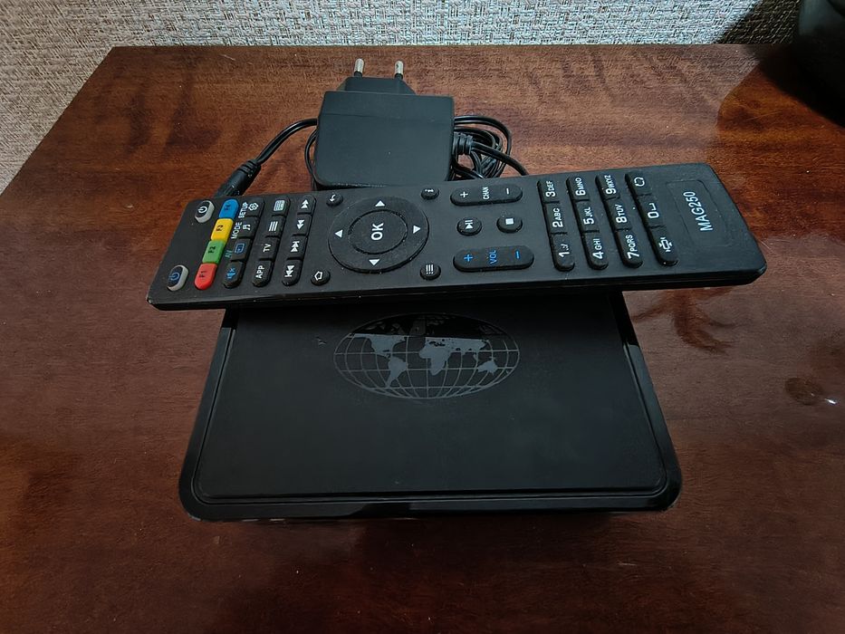Три iptv приставки:LG SP820,MAG 250,Megogo