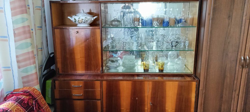 Kredens do pokoju PRL