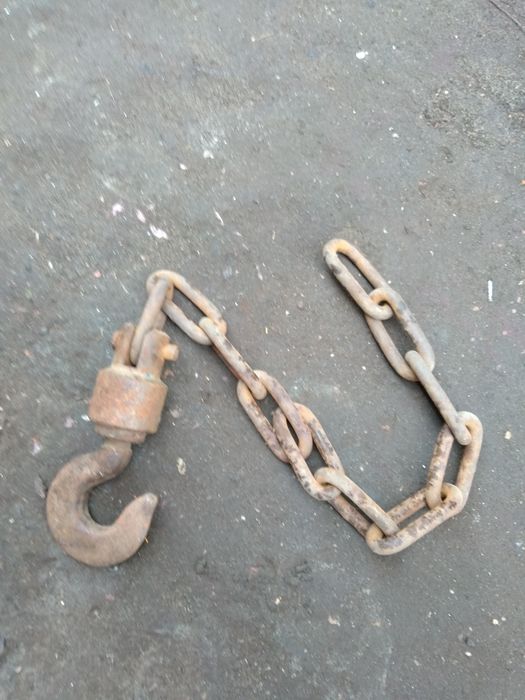 Гак з ланцюгом від підйомника
