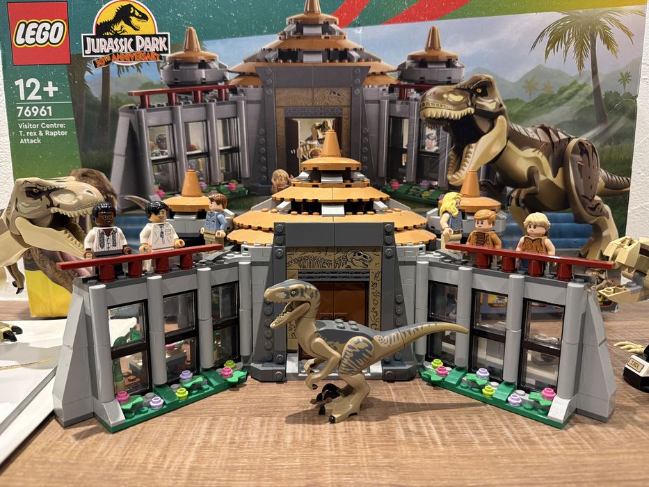 LEGO 76961 Klocki JURASSIC WORLD Centrum dla odwiedzających Atak Tyranozaura i Raptora Oryginal