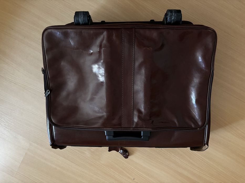 Mala Lorpel em pele porta fatos com trolley