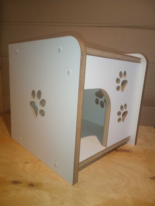 Будиночок, хатка, для тварин , котів чи собак.