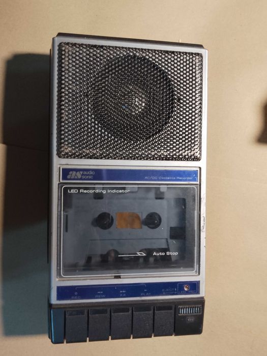 stary magnetofon kasetowy AS audio sonic