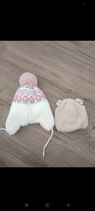 2 gorros C&A tamanho 6 meses