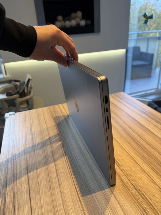 Apple MacBook pro M1 pro 92% bateria