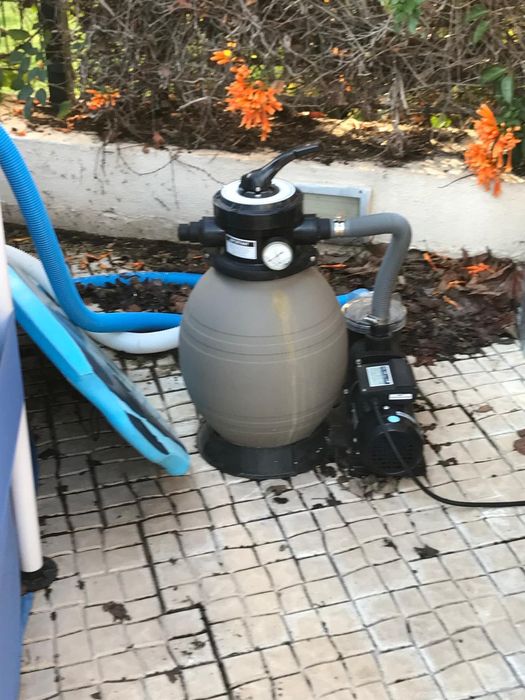 Piscina e filtro em óptimo estado