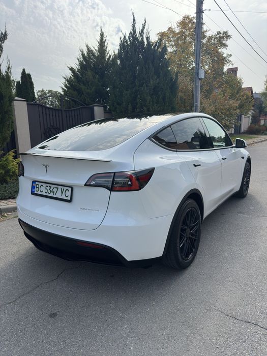 Tesla Model Y Long Range AWD