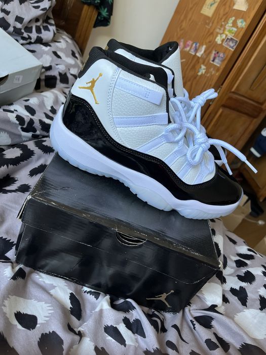 Jordan 11 preta e branca