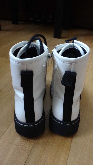 Buty botki białe dziewczęce rozmiar 31 stylizowane na Martens