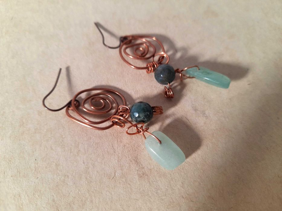 Brincos com pedras semipreciosas aventurina e ágata estilo primitivo