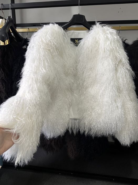 Натуральна шубка лама біла шанель і англійский комір