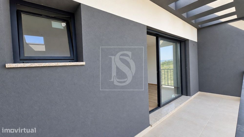 Moradia T3 Nova de Gaveto com Garagem em Frossos, Braga