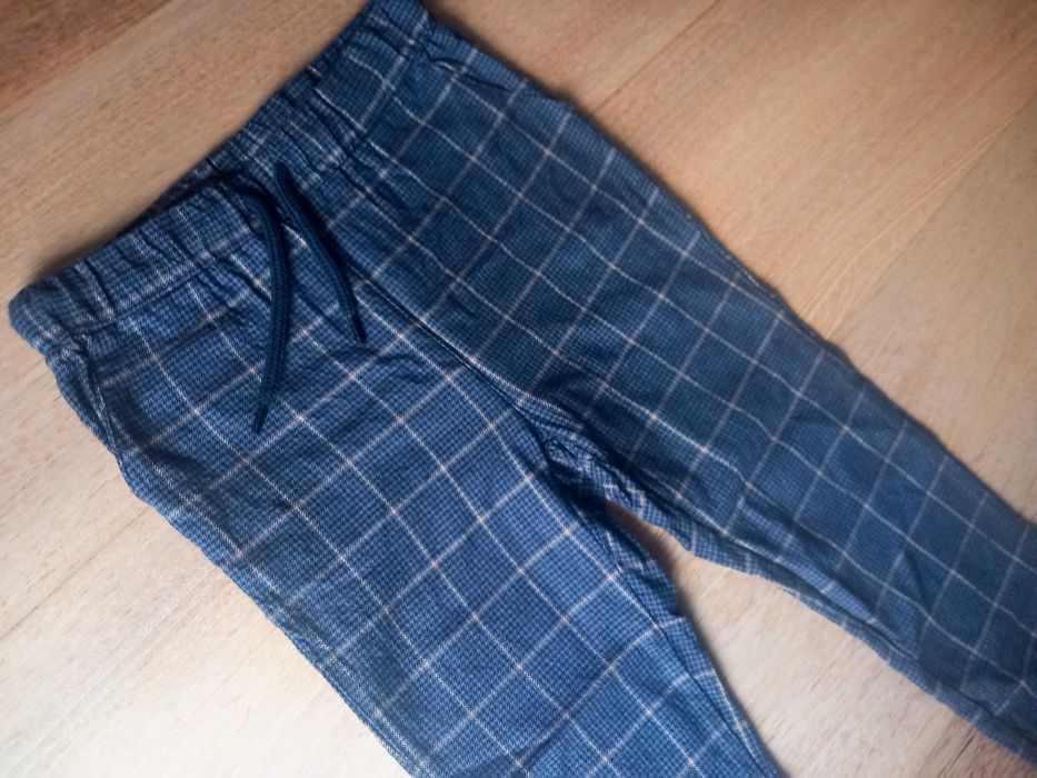 Eleganckie spodnie w kratkę r. 98