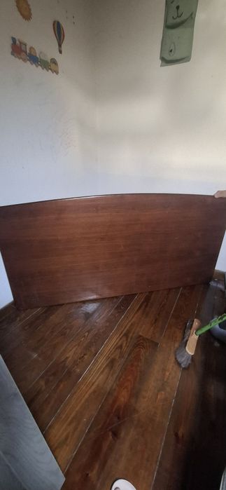 Conjunto Cama de Casal – Cabeceira em Madeira + Estrado de Ripas com Pés