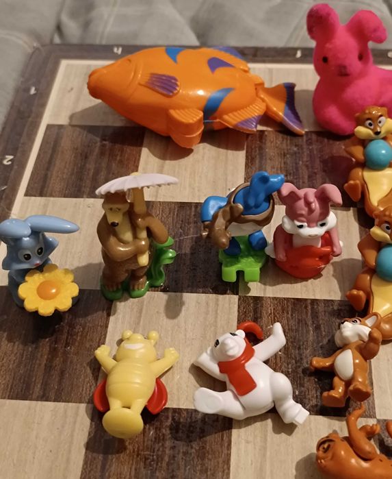 Conjunto de 50 animais de plástico e acessórios