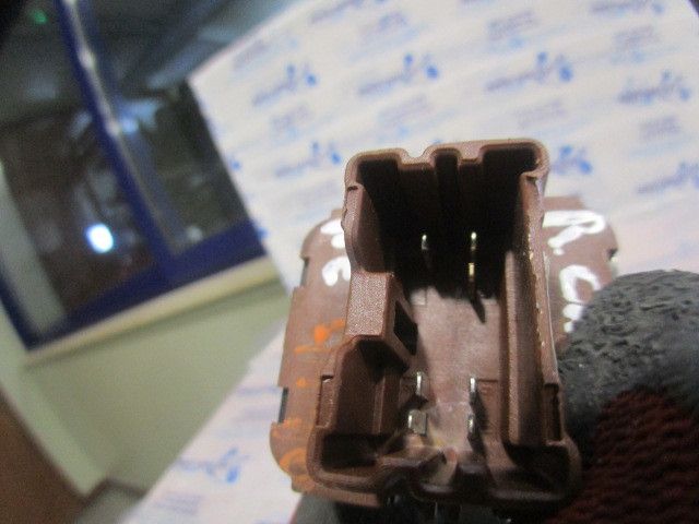 Comando / botão / interruptor vidros frente esquerdo RENAULT Captur (J
