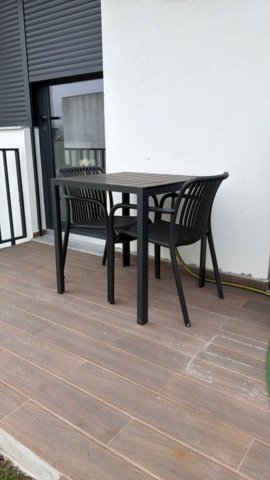 Conjunto mesa e cadeiras exterior