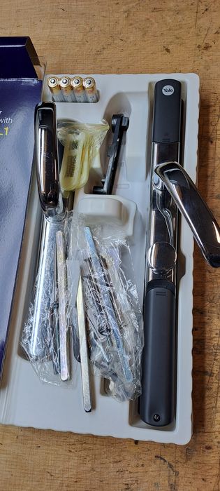 Inteligentny bezkluczykowy zamek klamka drzwi Yale SD-L1000-CH Conexis