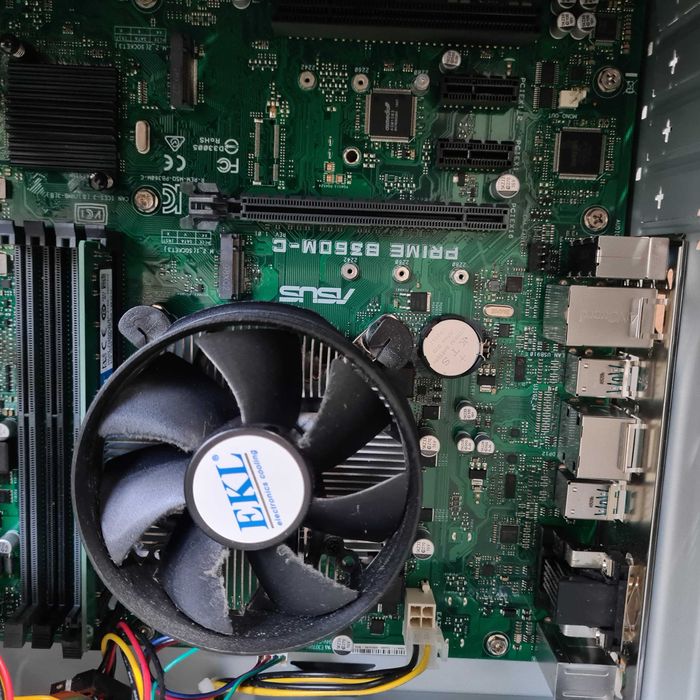 Komputer EXONE  intel i3-8100