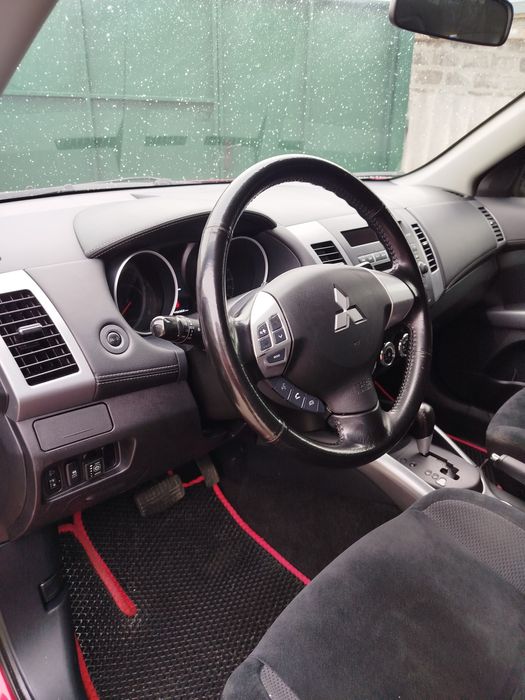Mitsubishi Outlander XL 2012