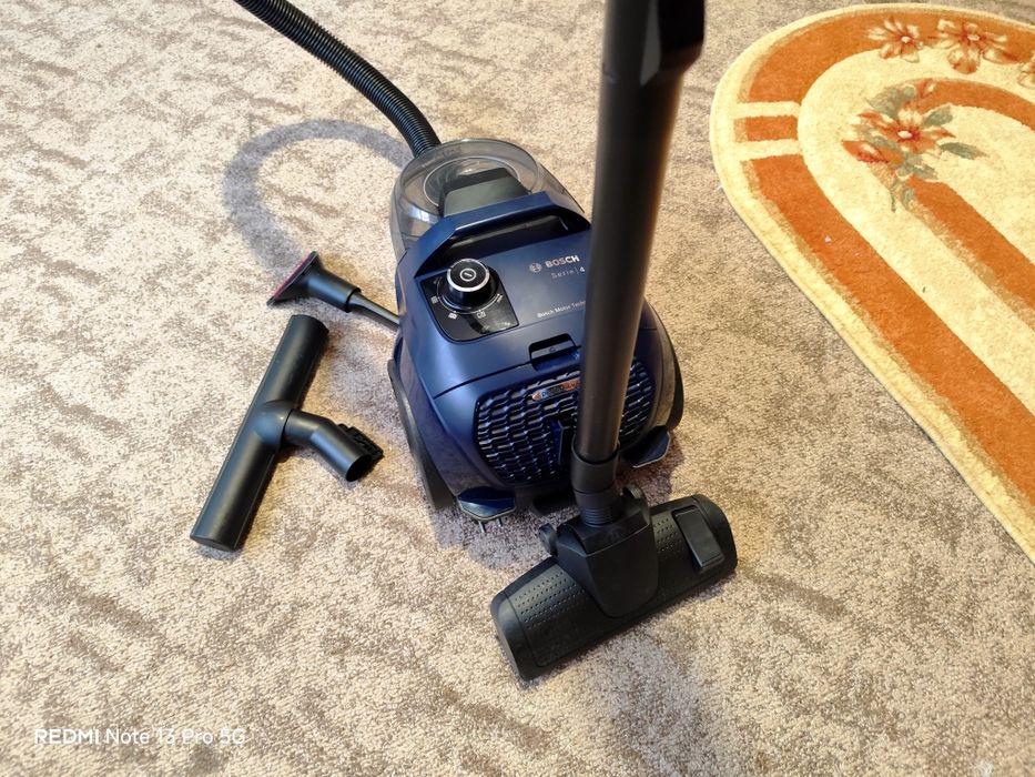 Пилосос bosch серія 4 у гарному стані повний комплект