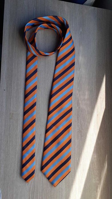 Gravatas variadas de várias marcas