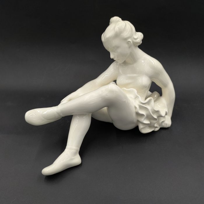 Jihokera Baletnica ponad 20 cm wysokość 30 długość Figurka Ceramika Vi