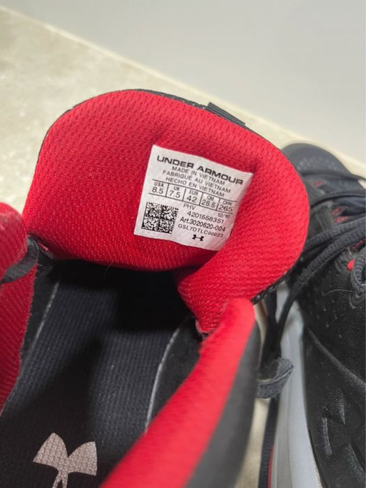 Ténis basketball Under Armour 42