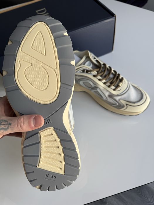 DIOR B30 Countdown Tech Sneaker