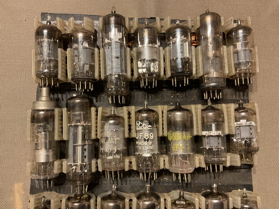 Conjunto de valvulas antigas para radios e outros aparelhos