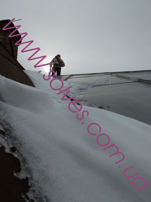 Сбросить снег с крыши, сбить сосульки, Киев альпинисты