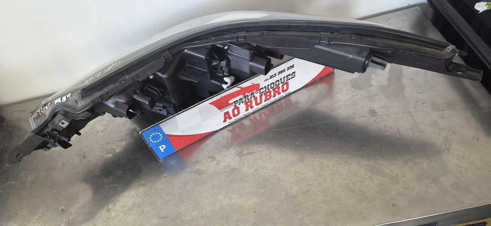 Farol direito Toyota C-hr led
