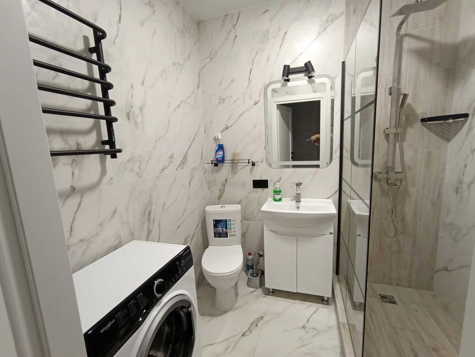 Новобудова р-н Центр. Київський майдан пог 500,  доб 900