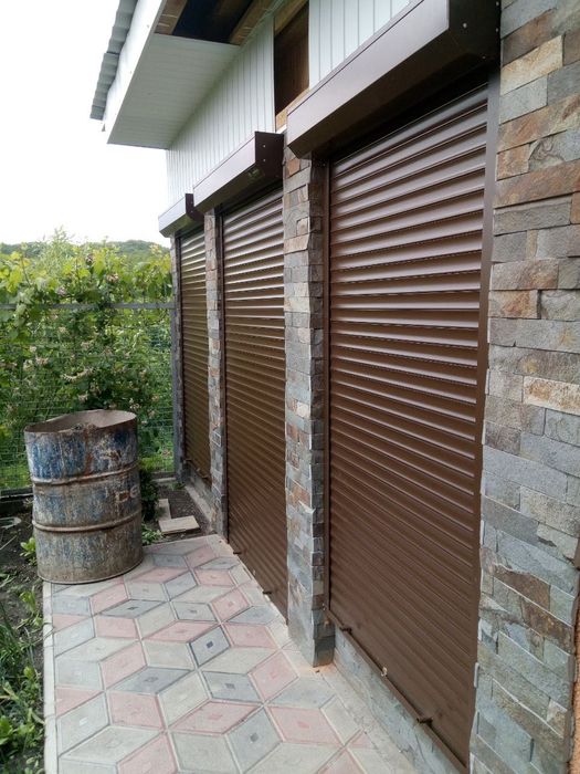 Захисні ролети. Ролети в гараж. Ролети на вікна.