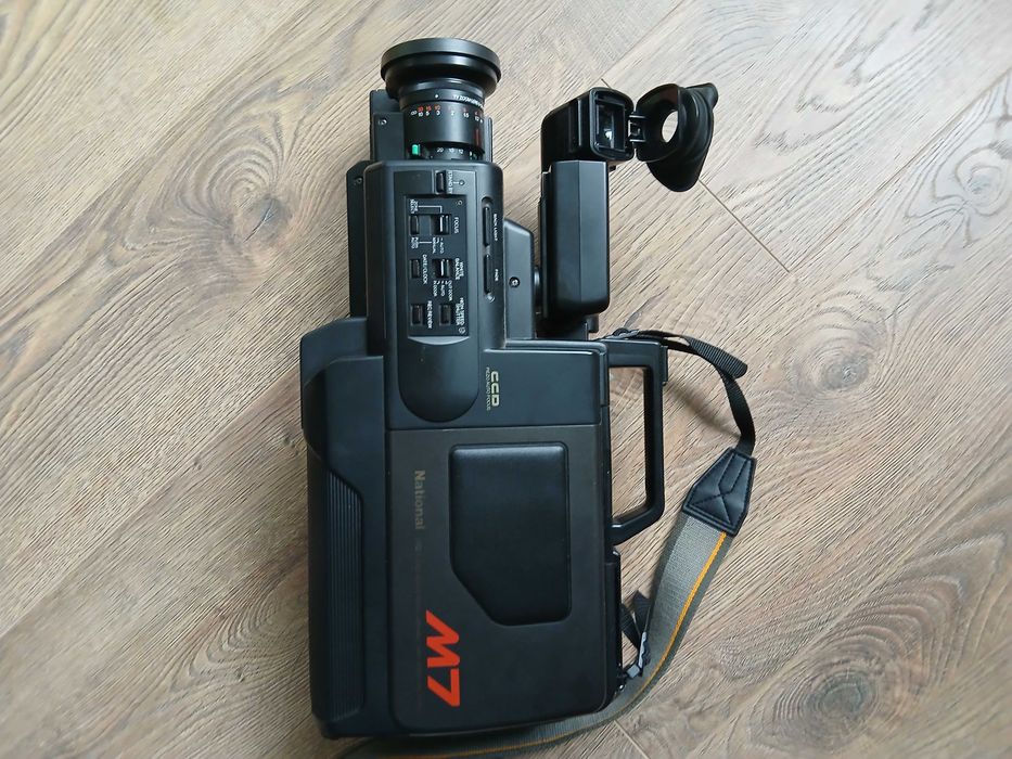 Відеокамера Panasonic M7.