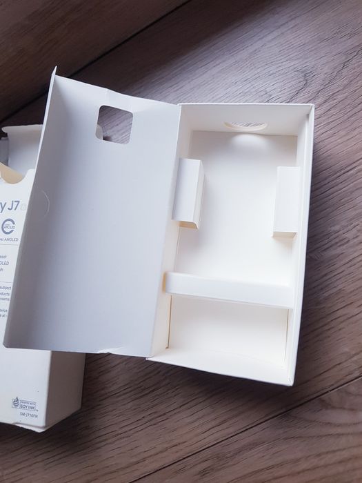 Orginale pudełko do telefonu Samsung Galaxy J7  SM- J710FN.